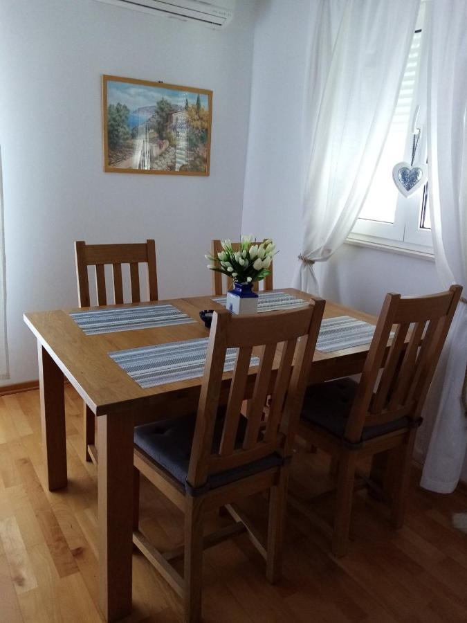 Apartman Mikola With Sea View Trogir Exteriör bild