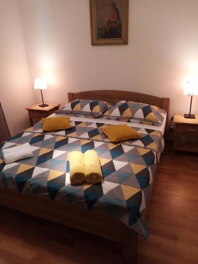 Apartman Mikola With Sea View Trogir Exteriör bild