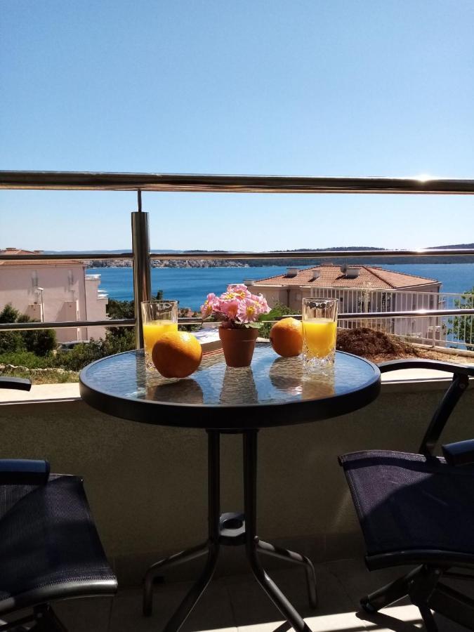 Apartman Mikola With Sea View Trogir Exteriör bild