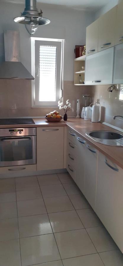 Apartman Mikola With Sea View Trogir Exteriör bild