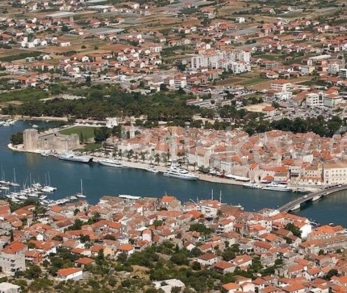 Apartman Mikola With Sea View Trogir Exteriör bild
