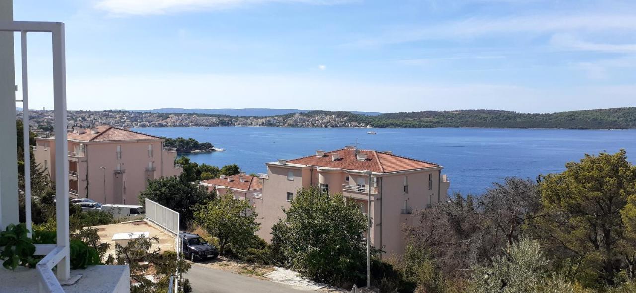 Apartman Mikola With Sea View Trogir Exteriör bild