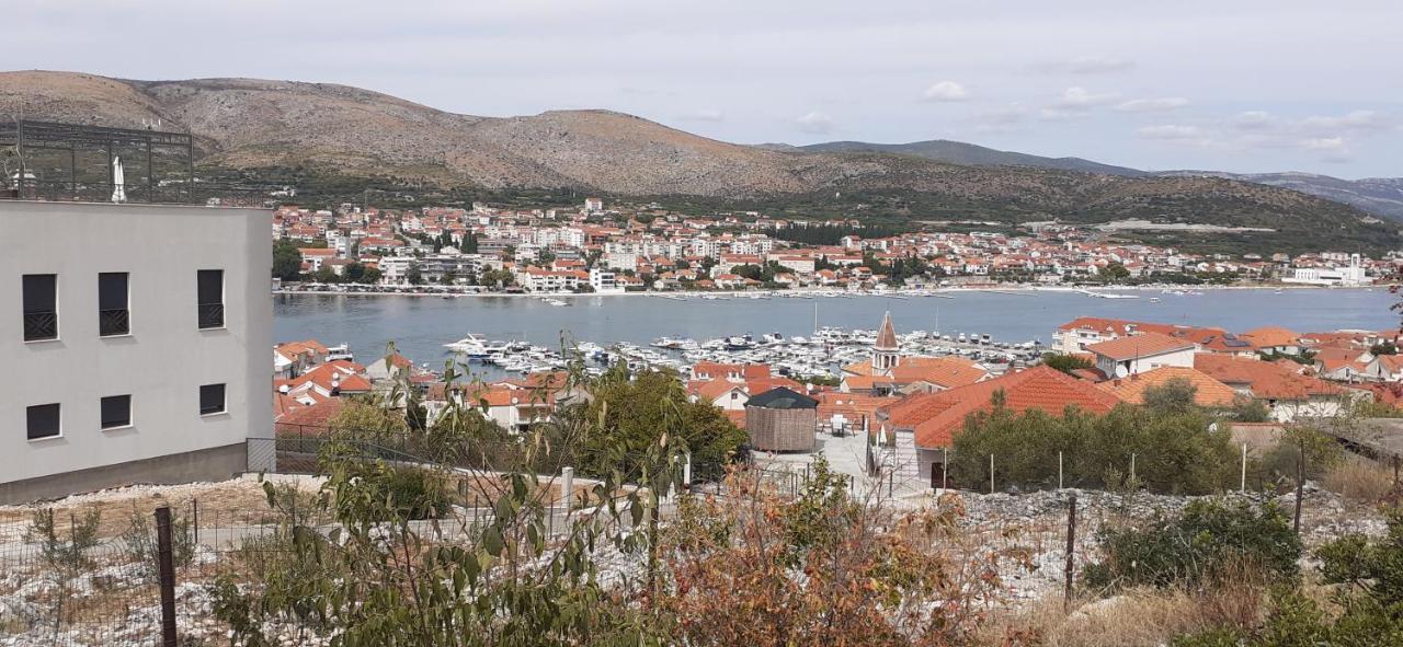 Apartman Mikola With Sea View Trogir Exteriör bild